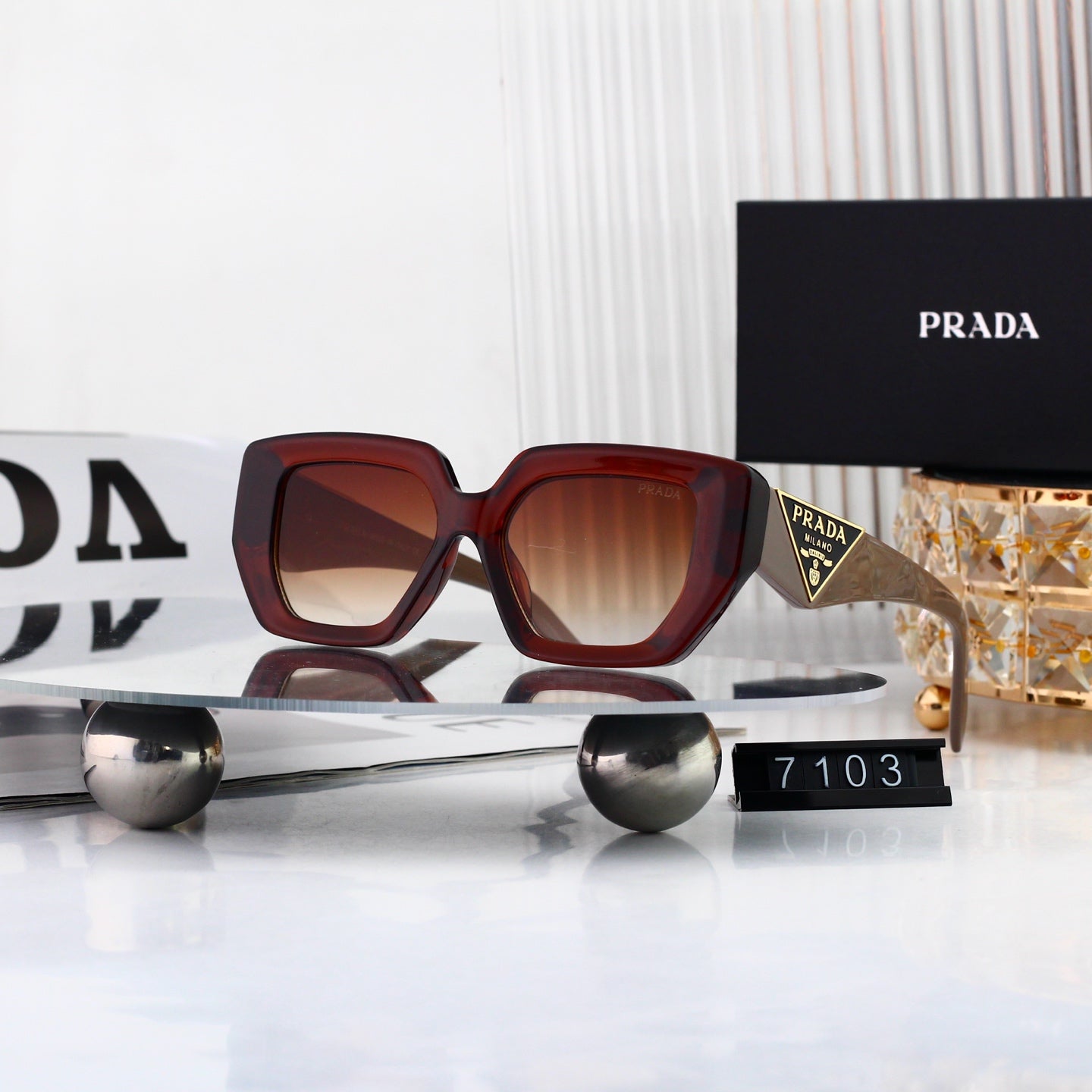 4 colors of fashionable and popular sunglasses 7103