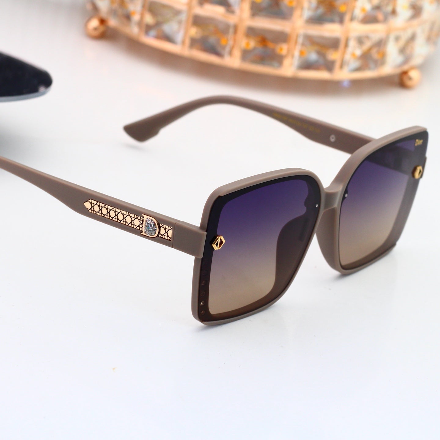 4 colors New hot HD lenses Full frame design sunglasses 0911