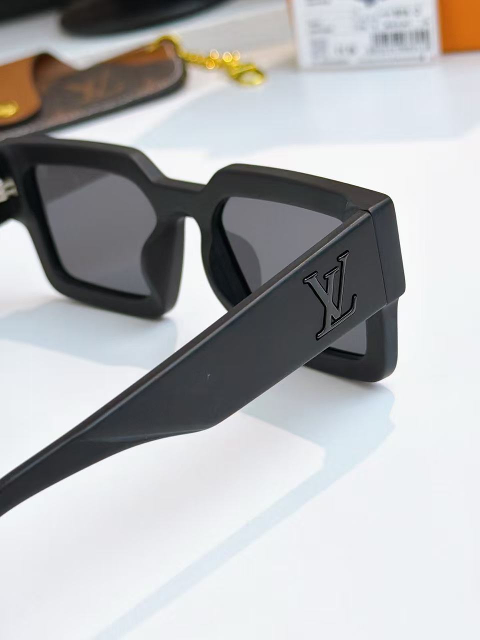 7 colors New hot HD lenses Full Frame  design sunglasses(1:1) P210