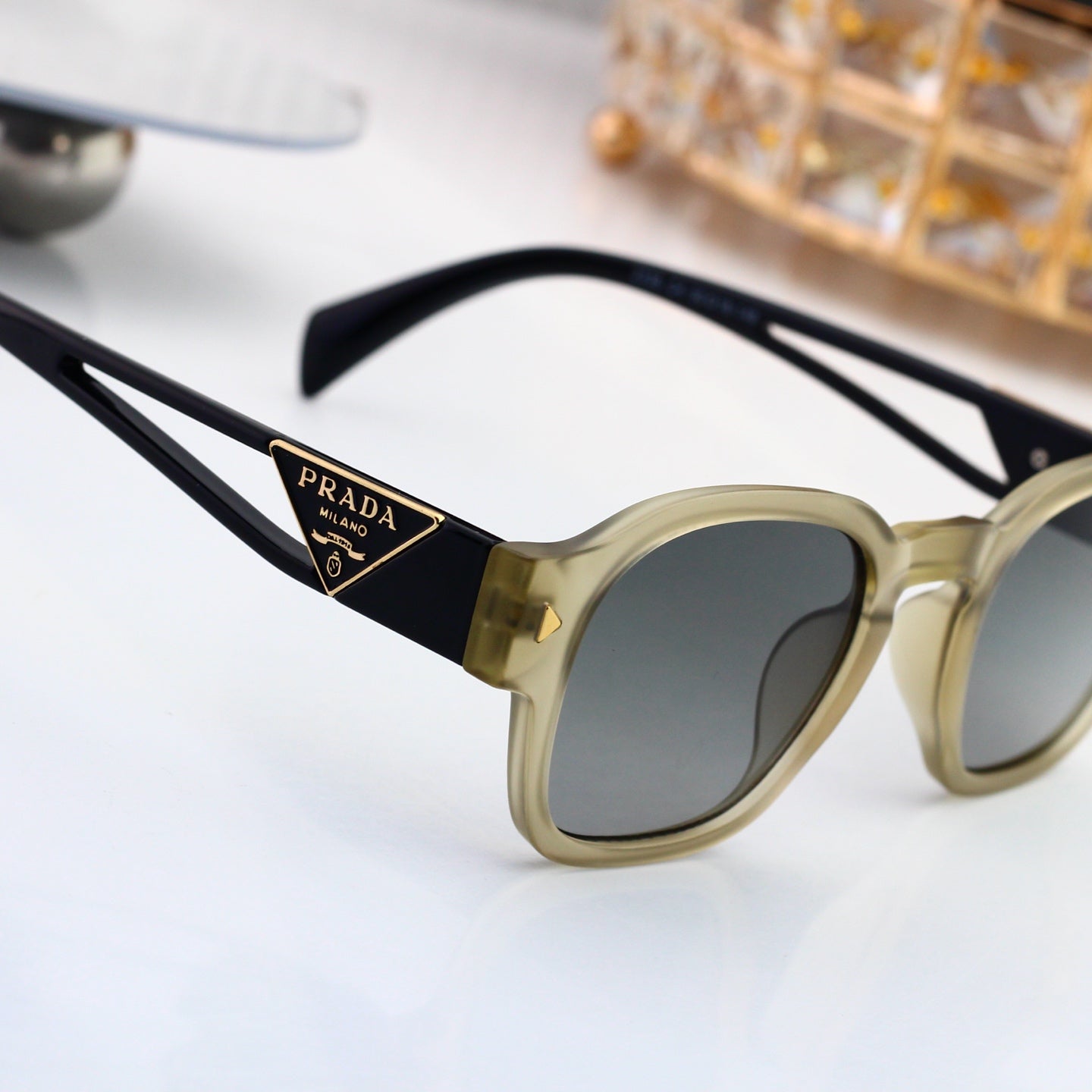5 colors of fashionable and popular sunglasses 3337