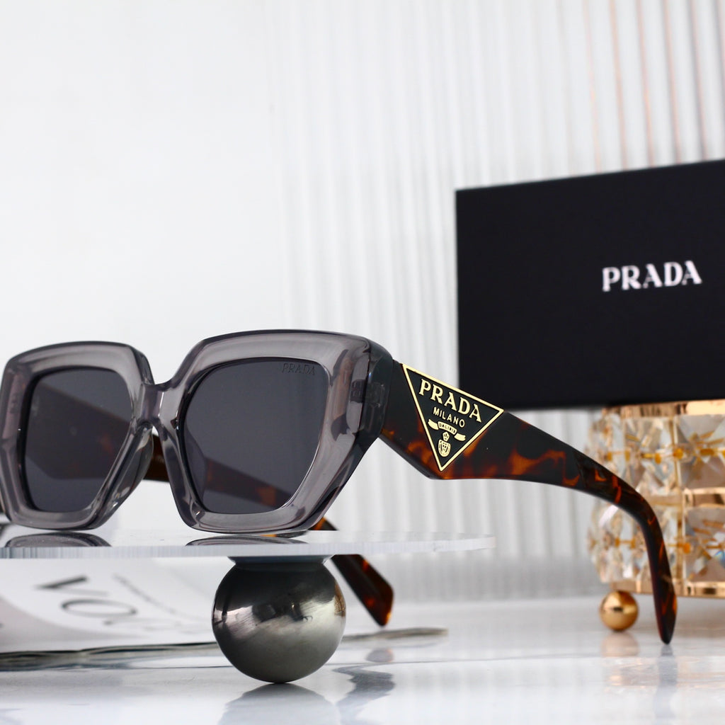 4 colors of fashionable and popular sunglasses 7103