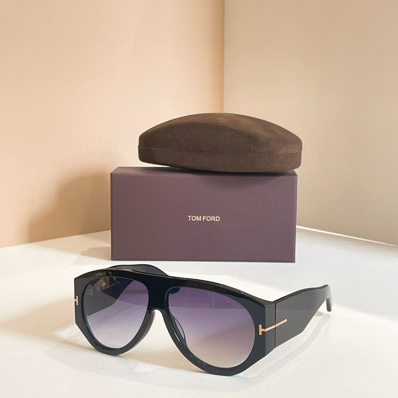 Fashion hot 12 color sunglasses 1044