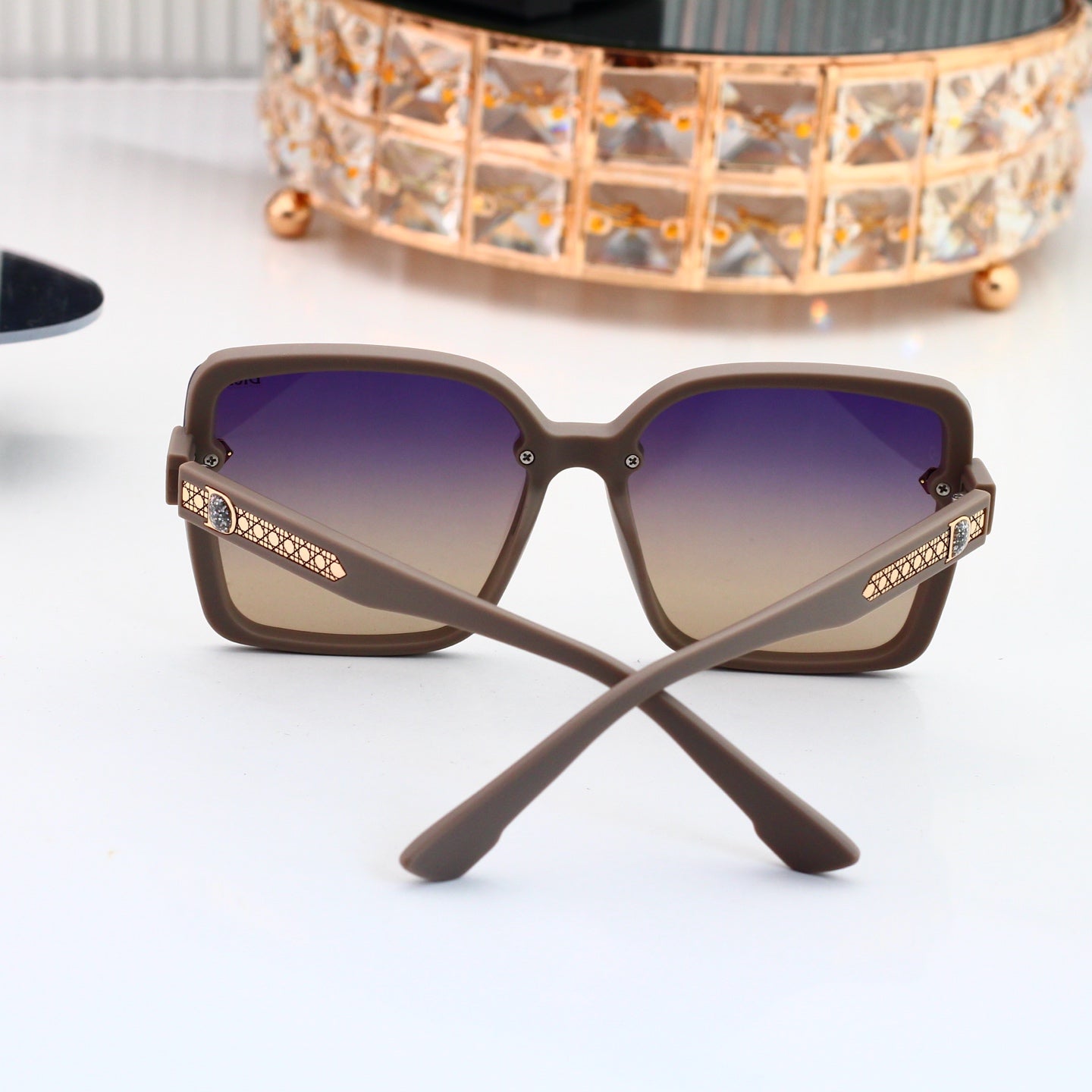 4 colors New hot HD lenses Full frame design sunglasses 0911
