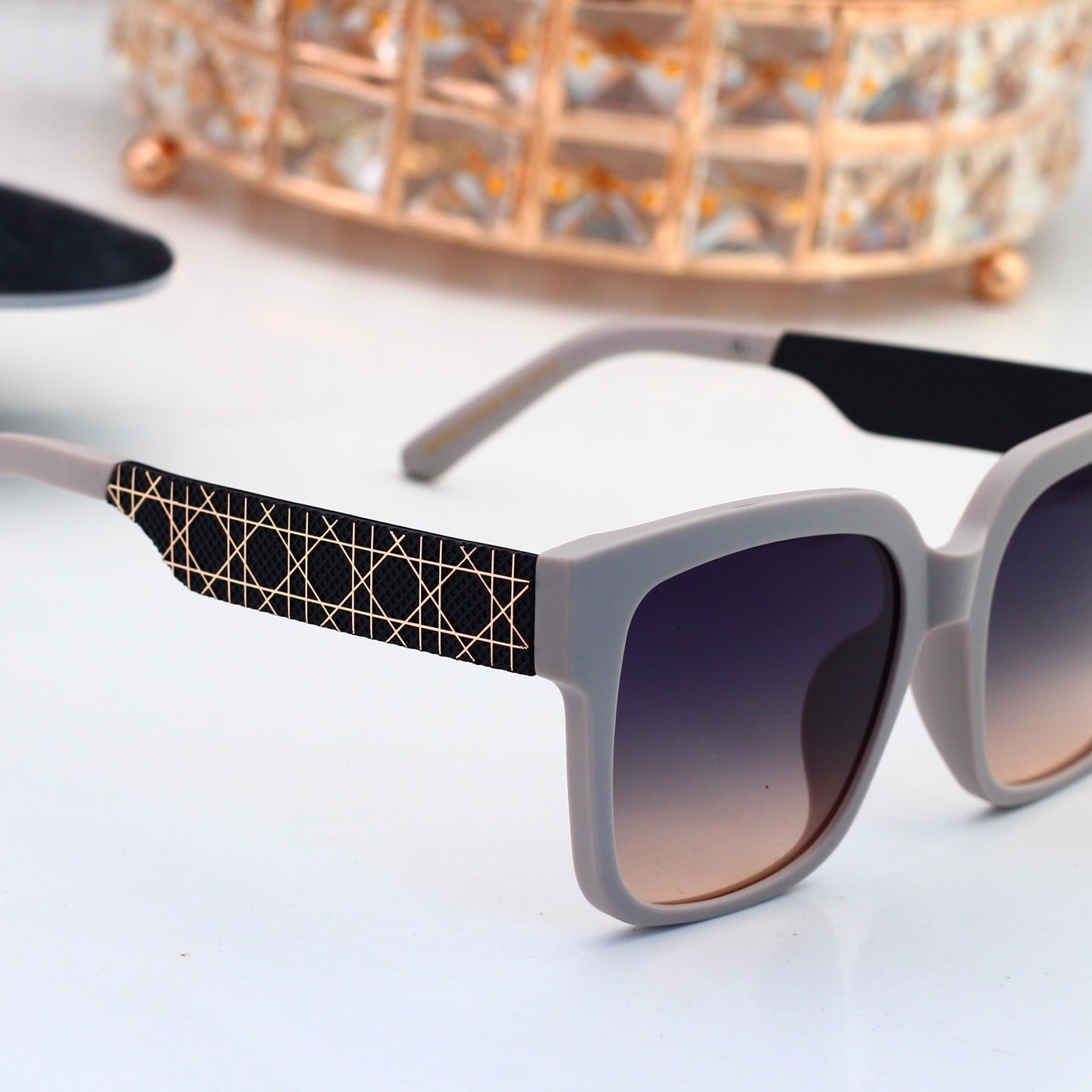 4 colors New hot HD lenses Full frame design sunglasses 4049